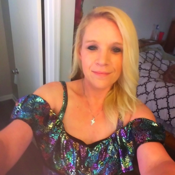 Meet your Posher, Cynthia - Picture 2 of 2